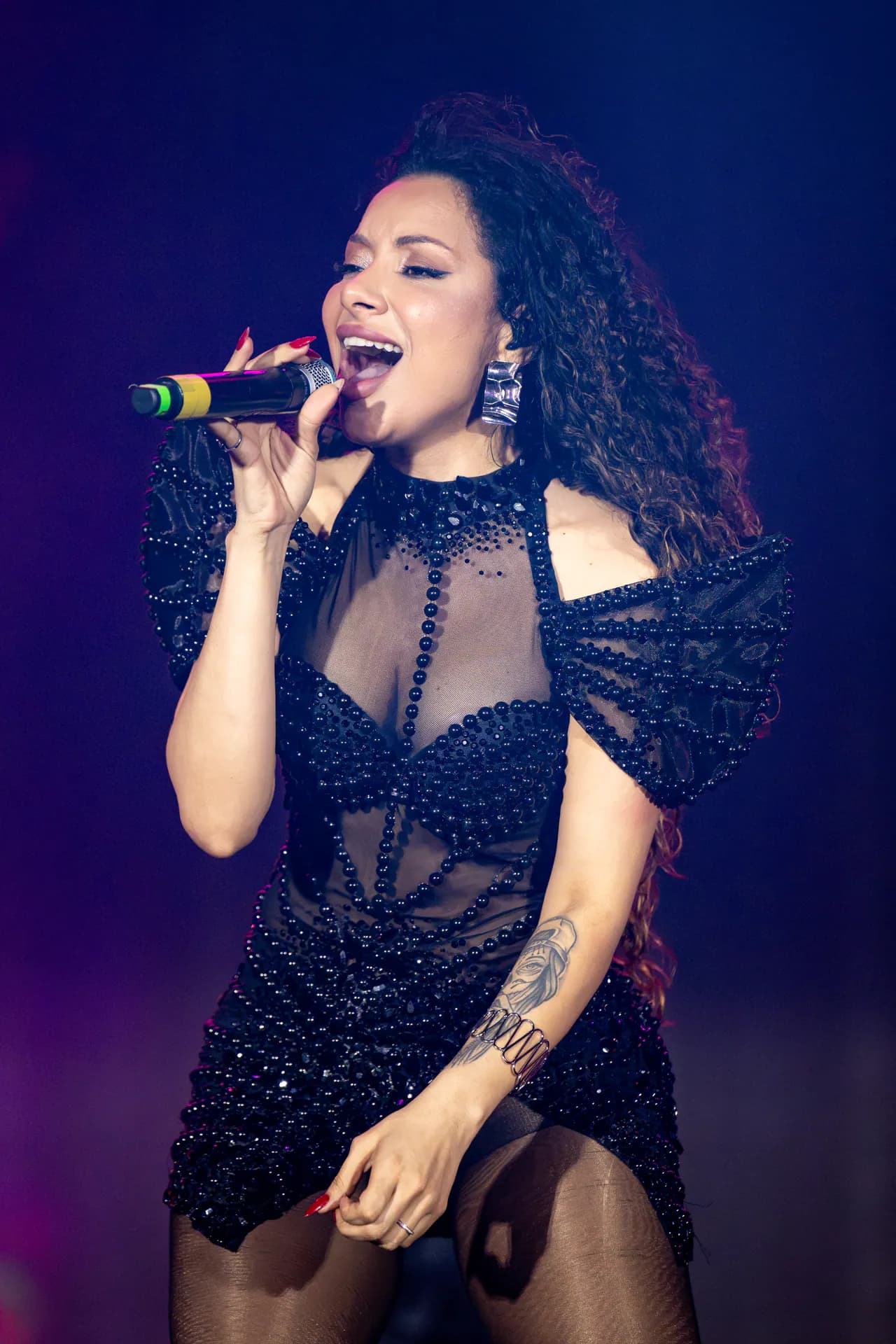 Cantora no palco do Buteco em Goiânia